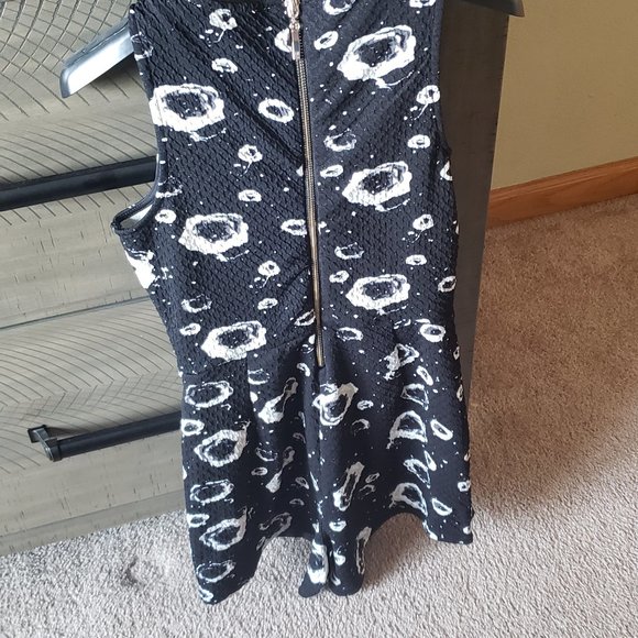 NWT! Womens Romper Marilyn Monroe - Picture 3 of 3